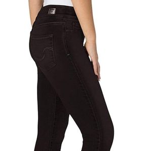 Levi Signature Gold label Black pull on jeans